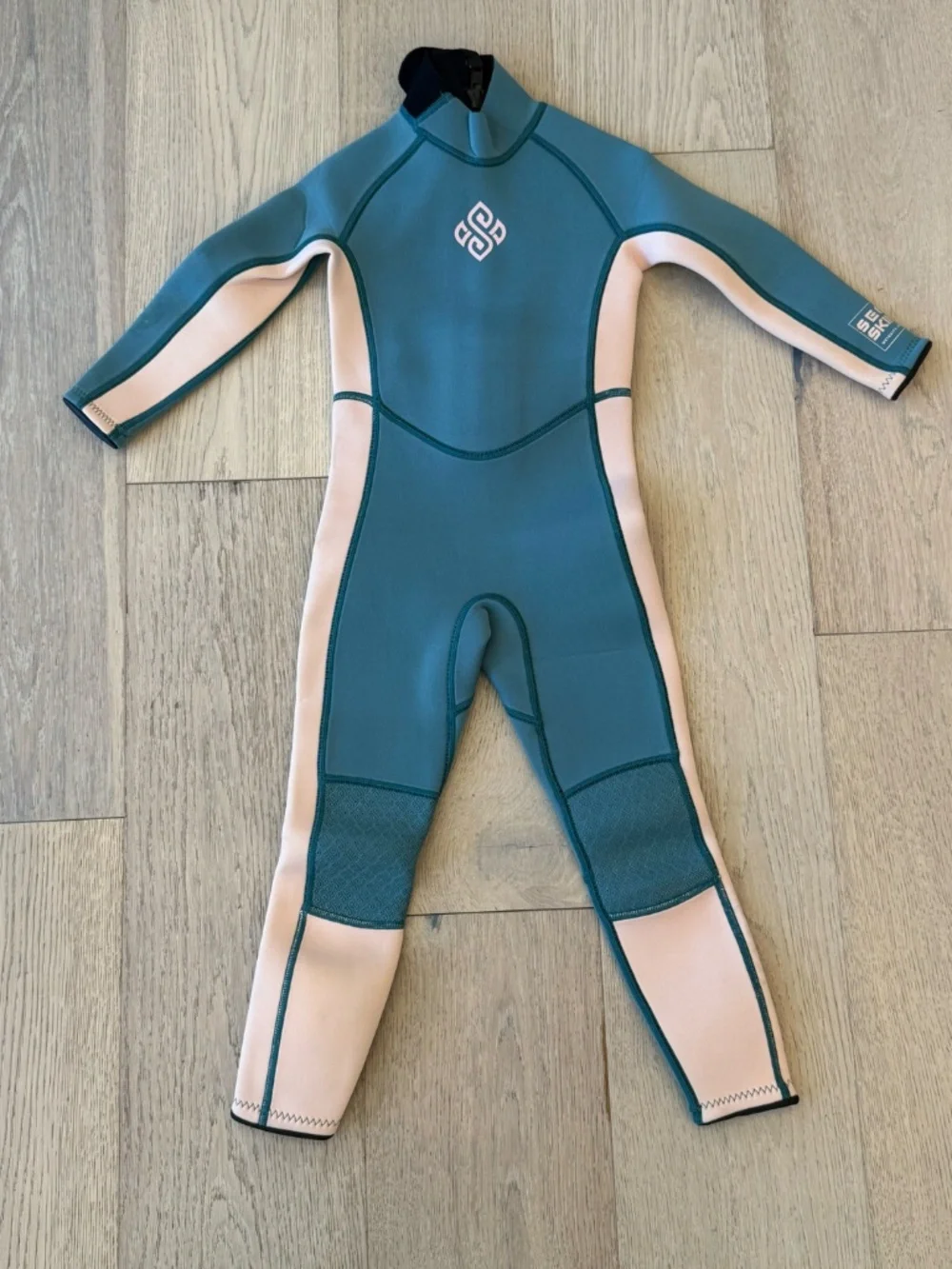 NWOT Seaskin Girls 3mm Neoprene Back Zip Wetsuit | Blue Koi | Size 4